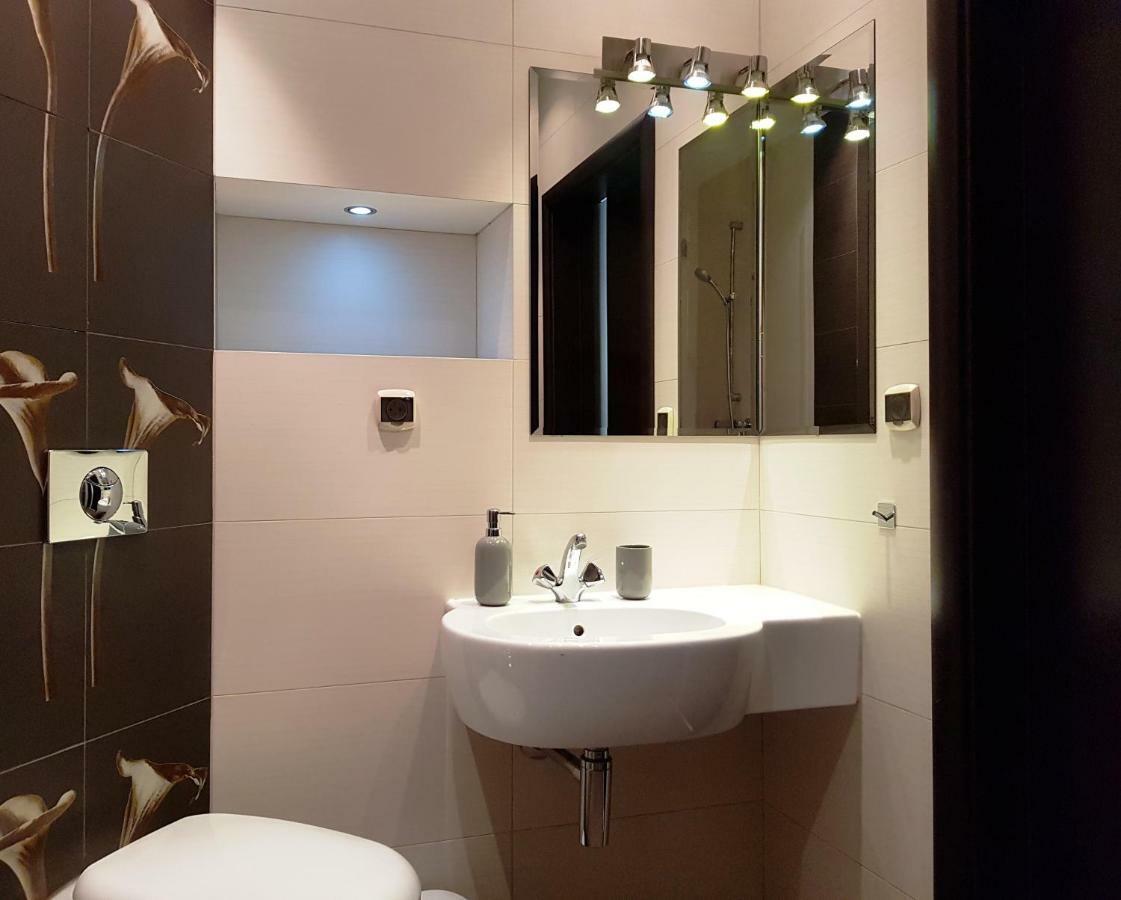 Appartamento Apartament "Cleopatra 5" Przy Rynku Z Parkingiem, Faktury Vat Kielce Esterno foto
