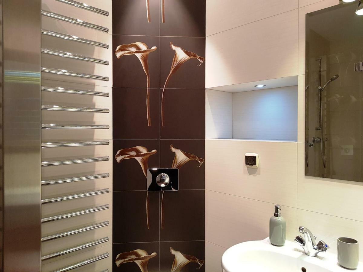 Appartamento Apartament "Cleopatra 5" Przy Rynku Z Parkingiem, Faktury Vat Kielce Esterno foto