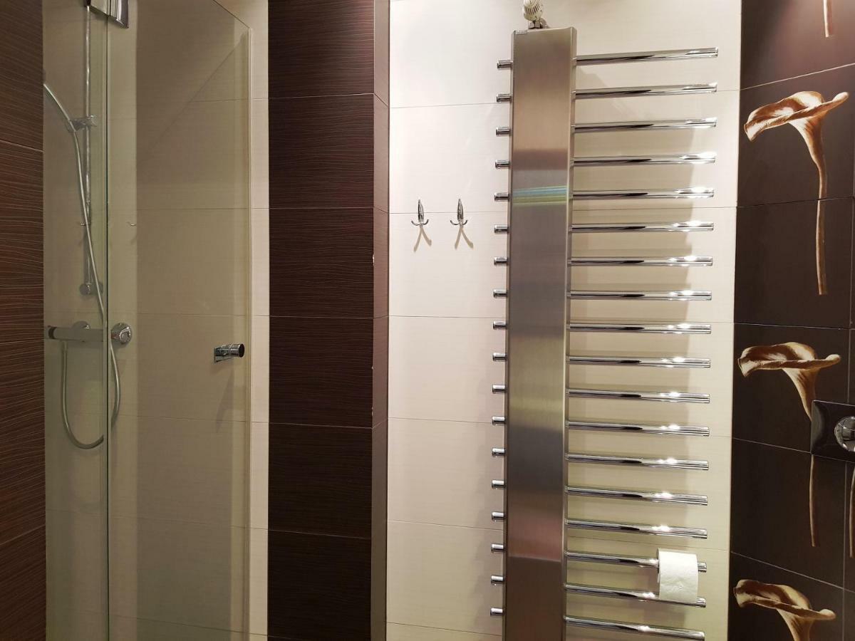Appartamento Apartament "Cleopatra 5" Przy Rynku Z Parkingiem, Faktury Vat Kielce Esterno foto